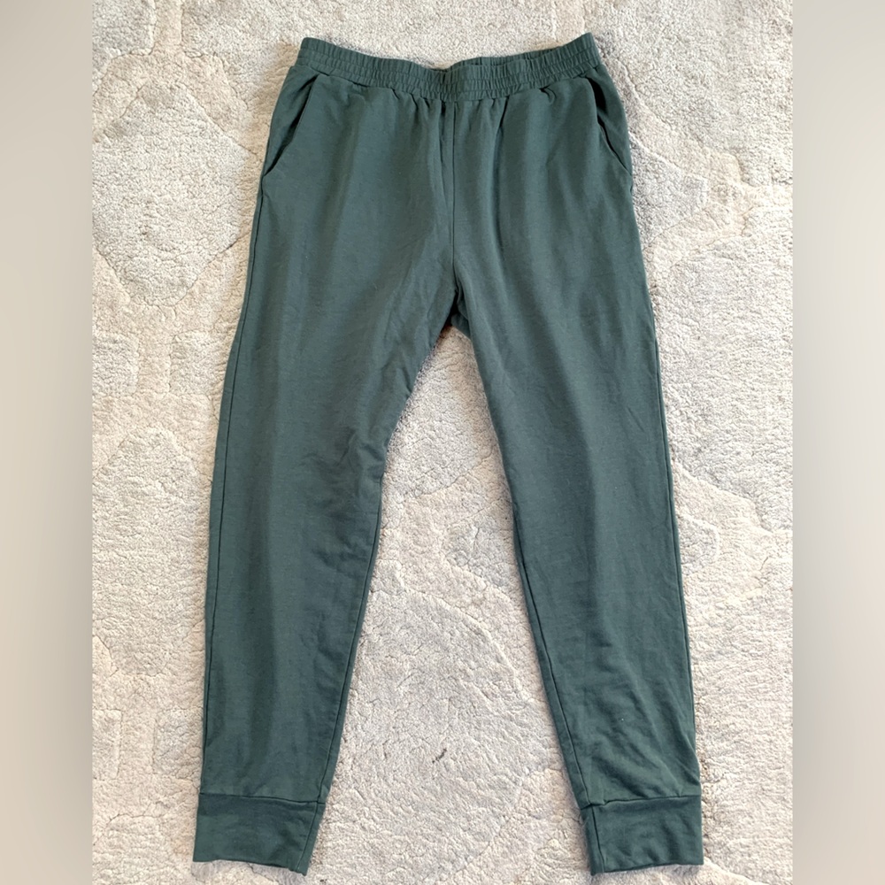 NWOT Smash and Tess joggers in colour evergreen.